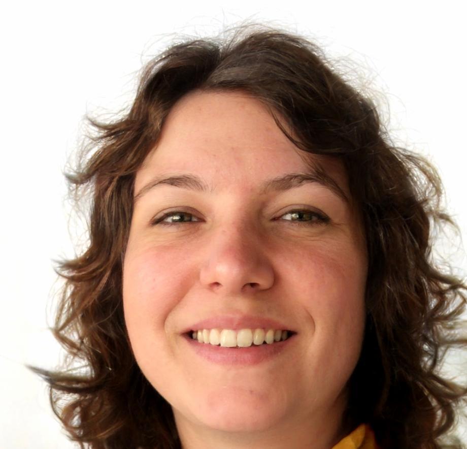 Ana Martínez - Especialista en Comportamiento Financiero