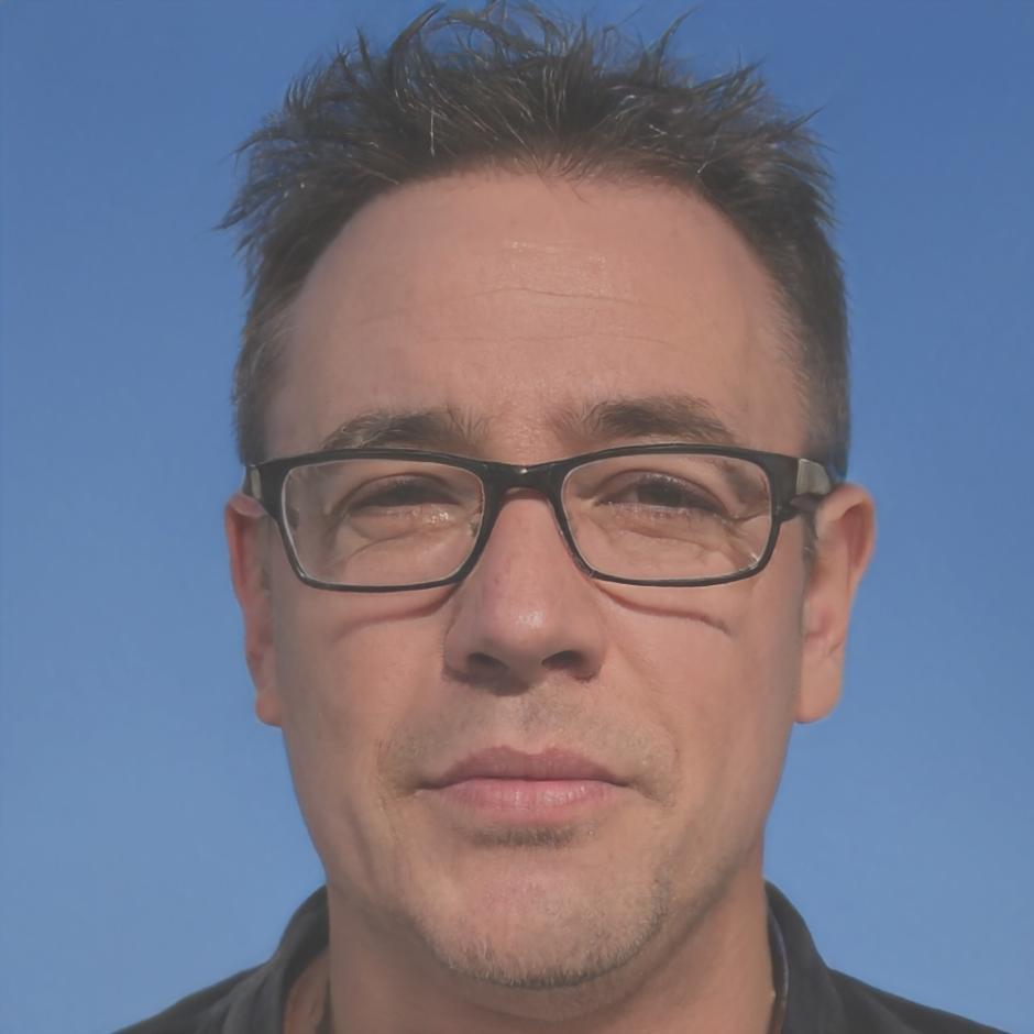 Instructor Luis Ramírez